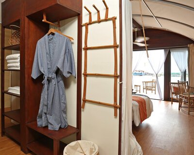 Floating jungloo 102023 4