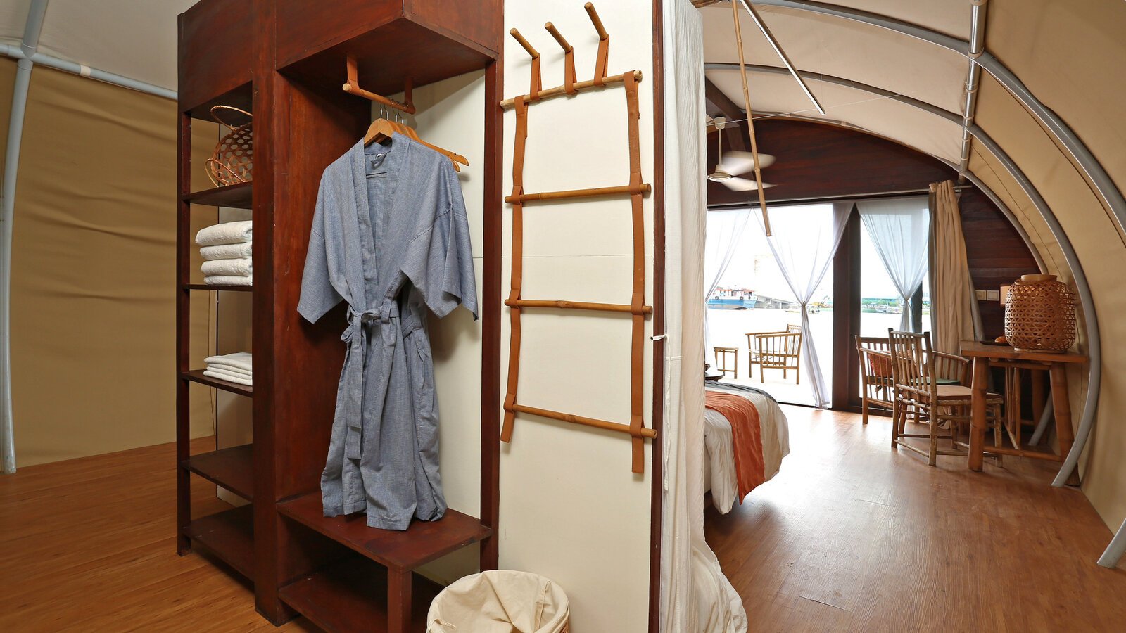 Floating jungloo 102023 4