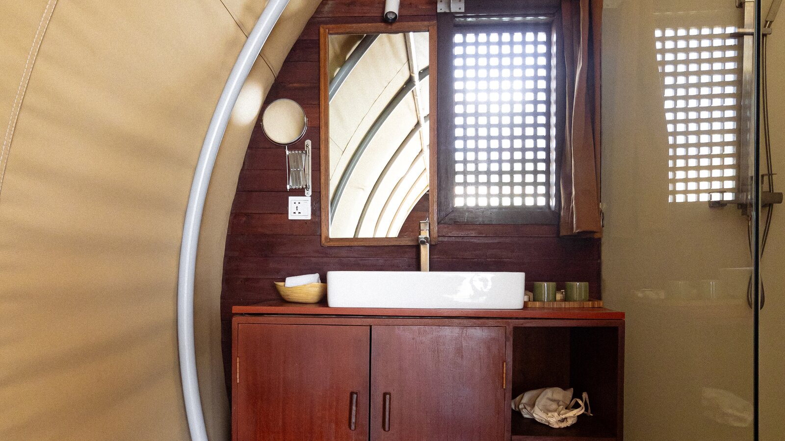 Floating jungloo 052024 2