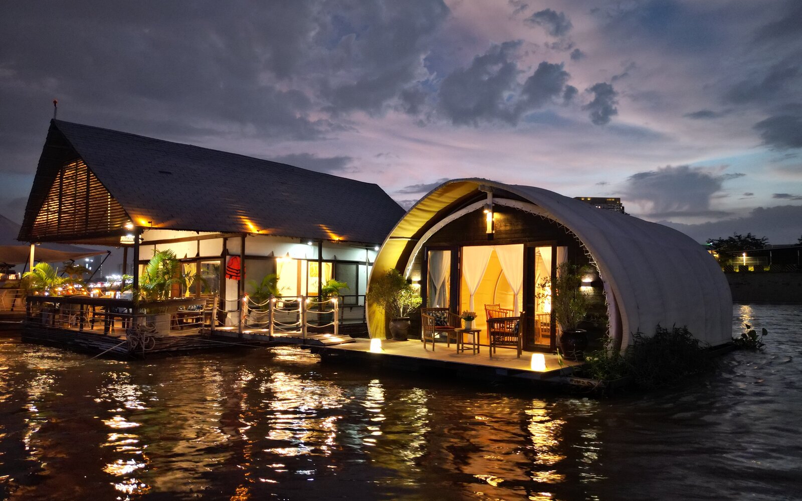 Floating&#x20;jungloo&#x20;102023&#x20;11