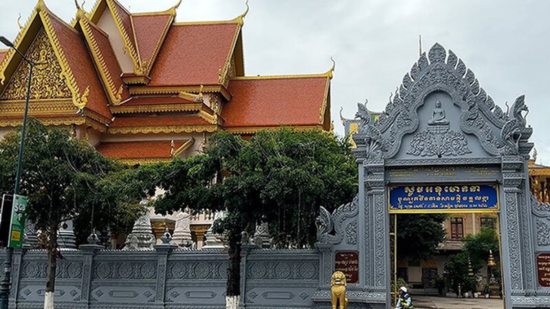 Wat Langka 2