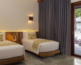 ISLAND CENTER POINT 024