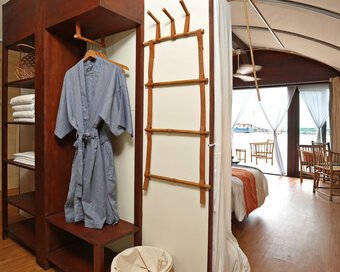 Floating jungloo 102023 4