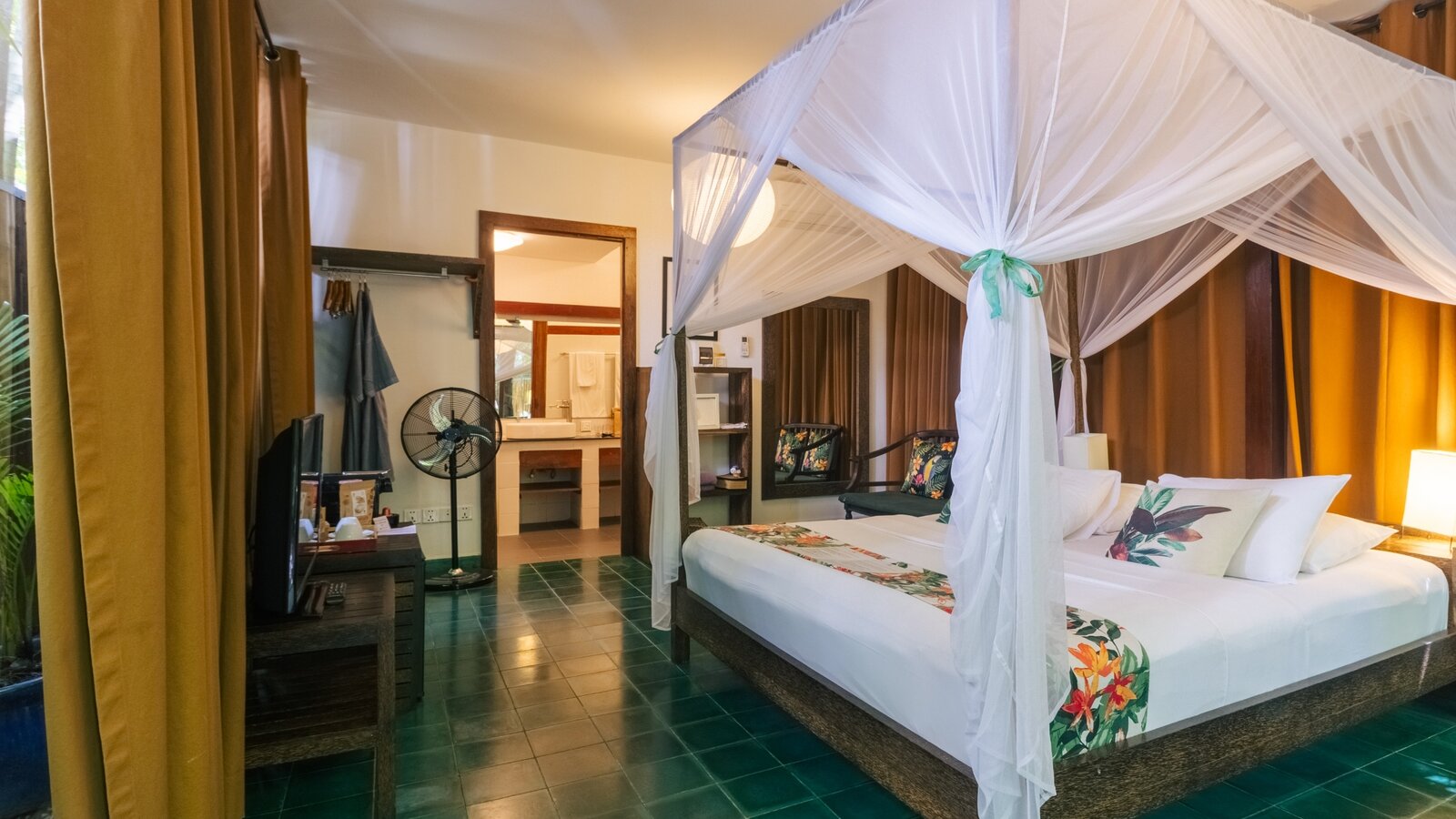 King size bed in the Private Jacuzzi suite bedroom.