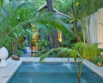 Open-air jacuzzi on the private garden.