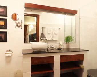 Pavilion Jacuzzi Bungalow Jul2921 IMG 5512