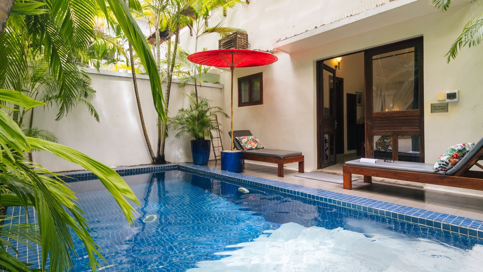 PAV Private Pool R1