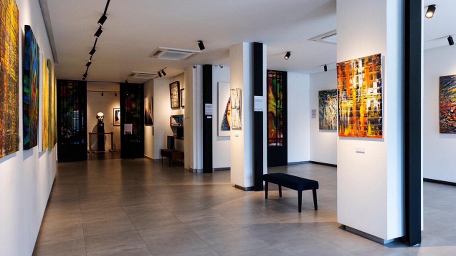 The Gallerist, Street 240