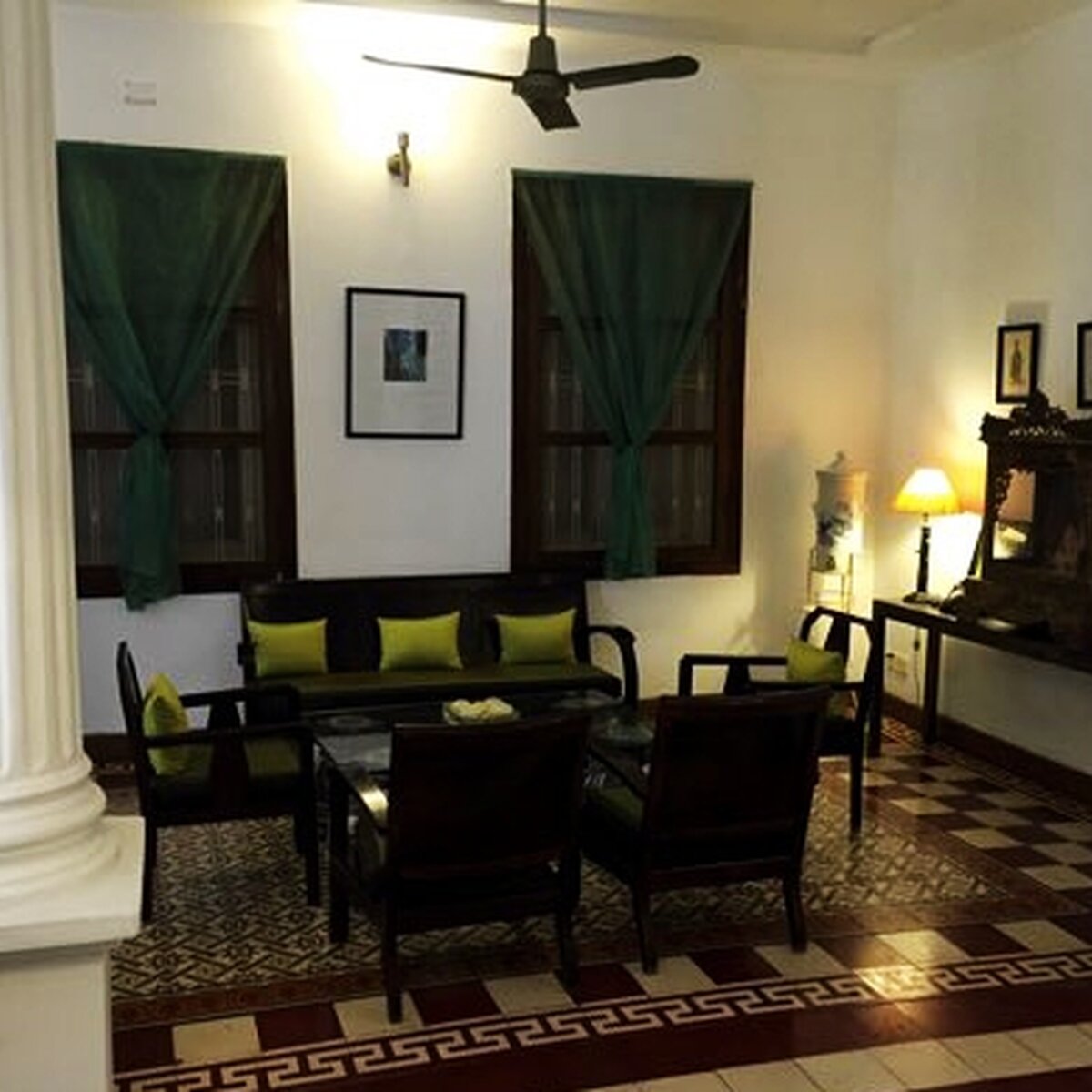 Pavilionlobbytravelfish